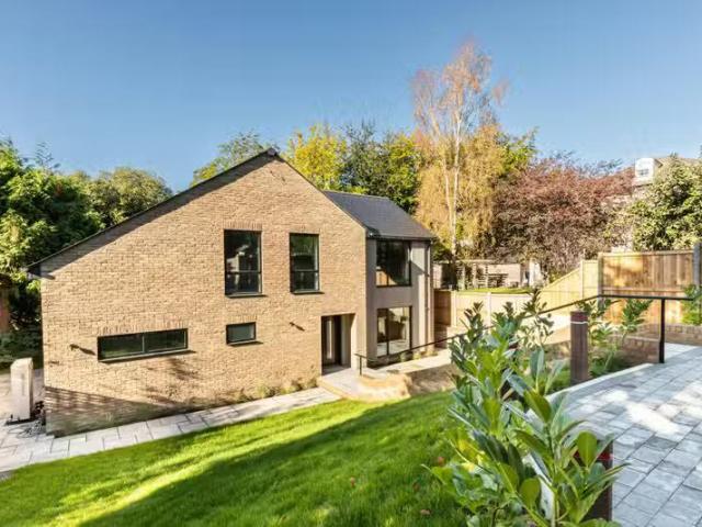 House for rent in River, Ash