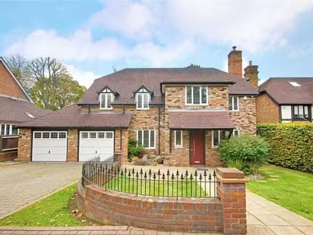 House for rent in Hadley Wood, Greater London