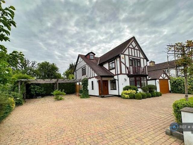 House for sale in Potters Bar, Hertfordshire