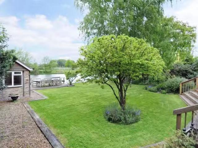 House for rent in Lower Green Esher, Blackhills