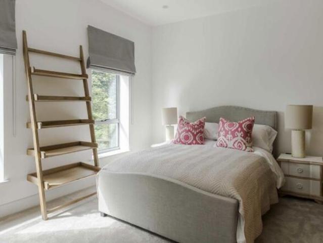 Farm for rent in London Borough of Merton, Raynes Park