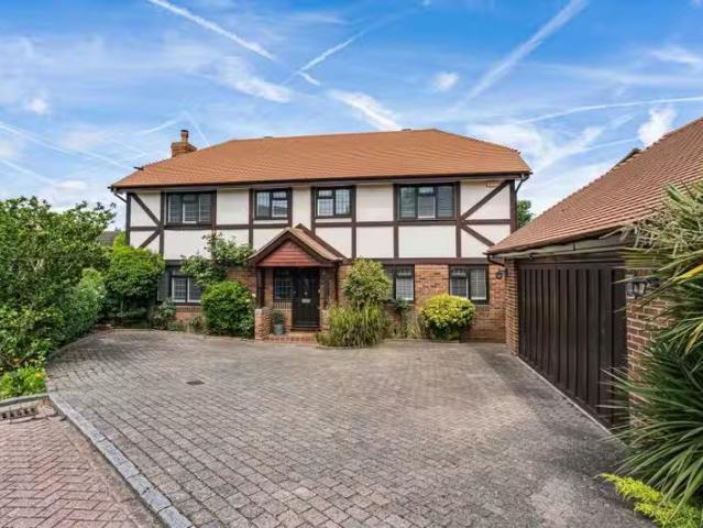House for rent in Pachesham Park, Surrey