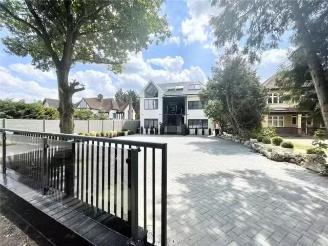 House for rent in Hadley Wood, Greater London