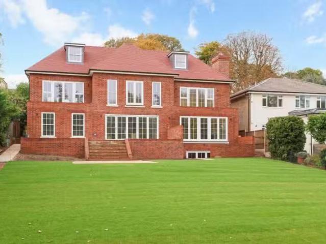 House for rent in Lower Green Esher, Blackhills