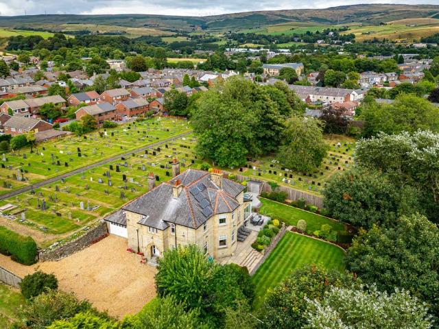 House for sale in Caldermoor, Burnedge