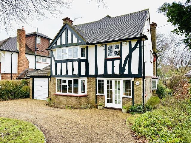 House for sale in Woodcote, Epsom