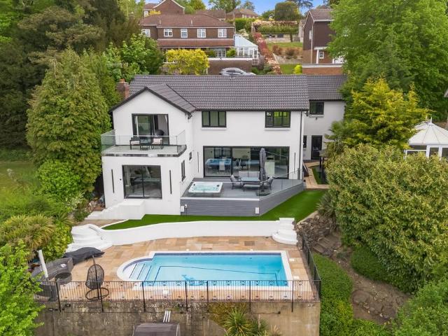 House for sale in Hillview, Surrey