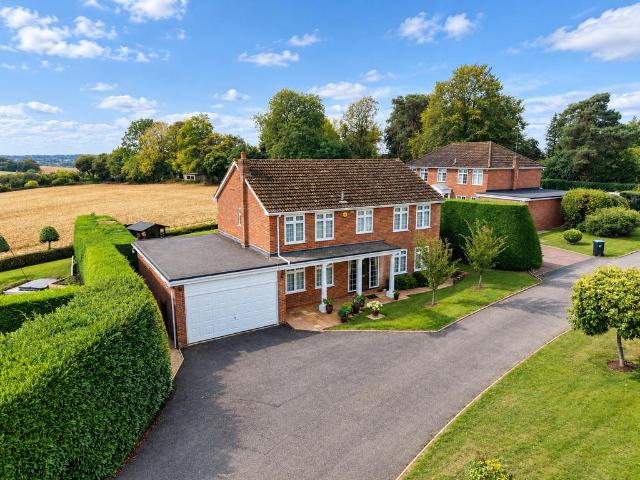 House for sale in Castle Village, Dacorum
