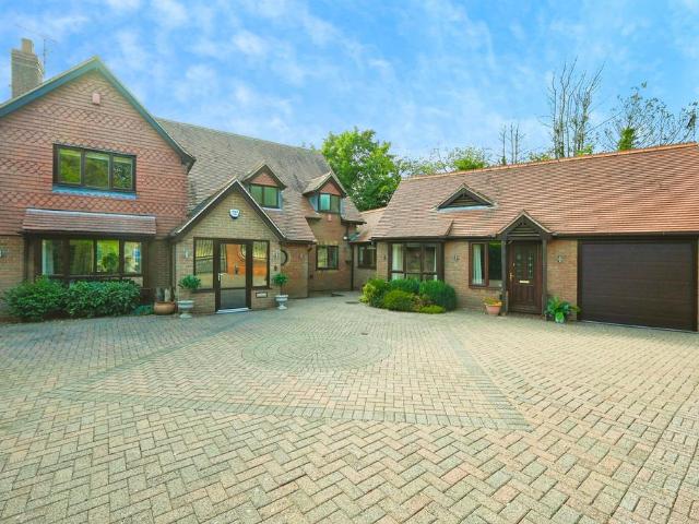 House for sale in Berry Hill, Potters Corner