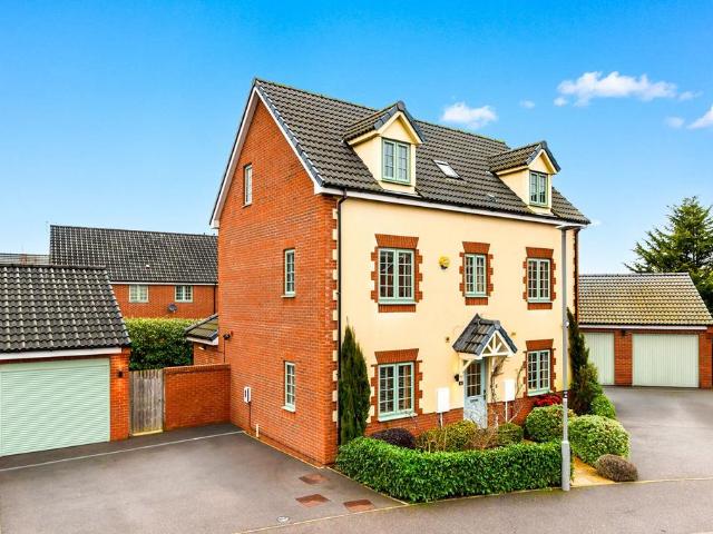 House for sale in Eagle Farm, Wavendon