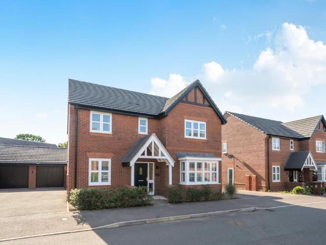 House for sale in Stoke Mandeville, Buckinghamshire