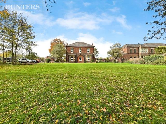 House for sale in Royston, South Yorkshire