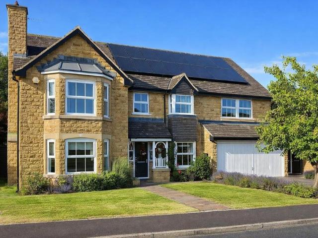 House for sale in Savile Park, West Yorkshire