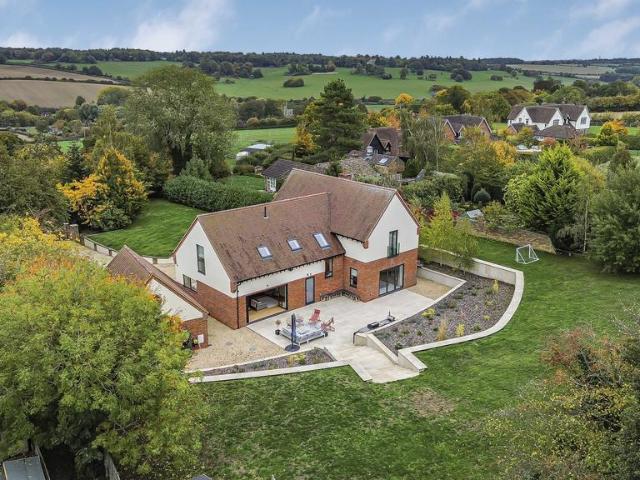 House for sale in Pouchen End, Hertfordshire