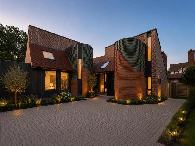 House for sale in London Borough of Croydon, Kenley