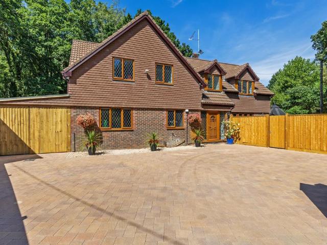 House for sale in Fisher's Pond, Colden