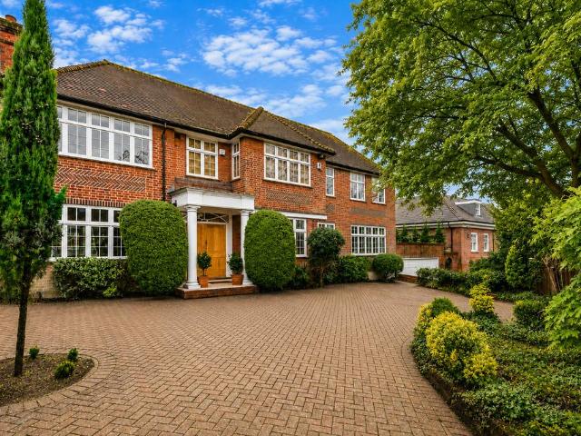 House for sale in Totteridge, Greater London