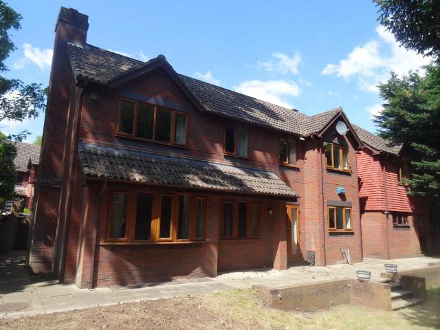 House for sale in Kingston Vale, Greater London