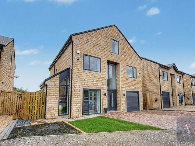 House for sale in Wardle, Burnedge