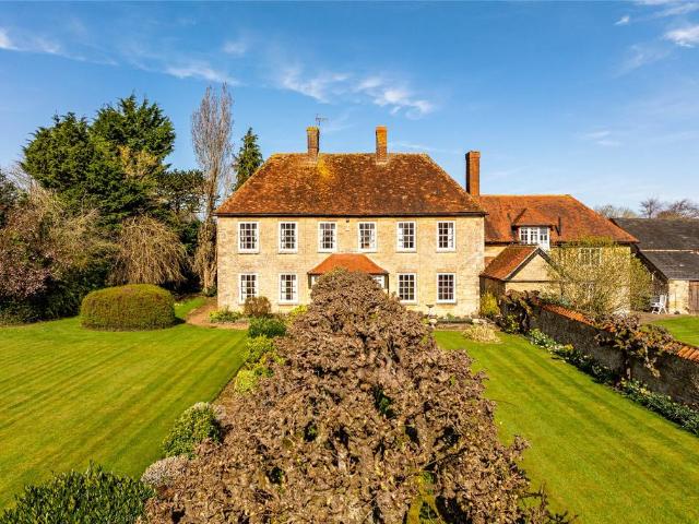 House for sale in Yardley Gobion, Northamptonshire