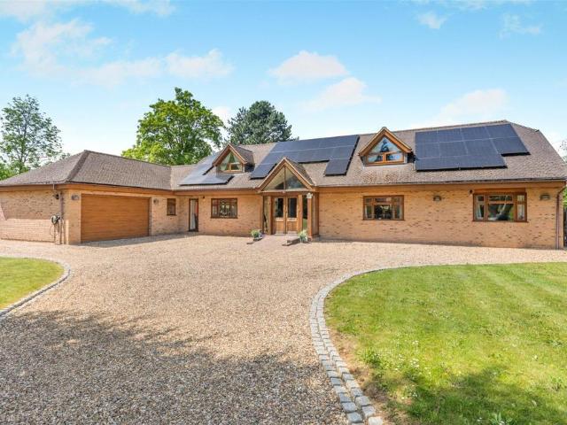 House for sale in The Butts, Kent