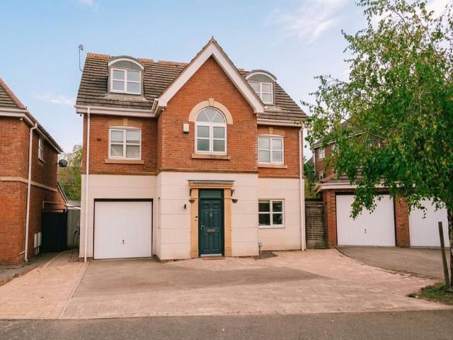 House for sale in Whitnash, Green Close