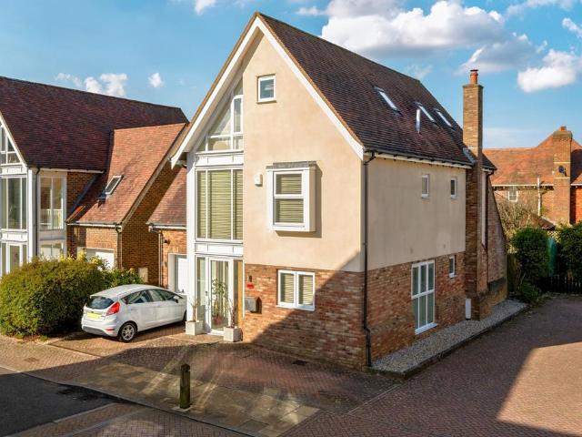 House for sale in Hawkinge, Folkestone