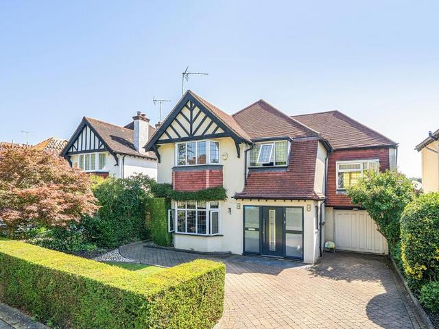 House for sale in Hatch End, Greater London