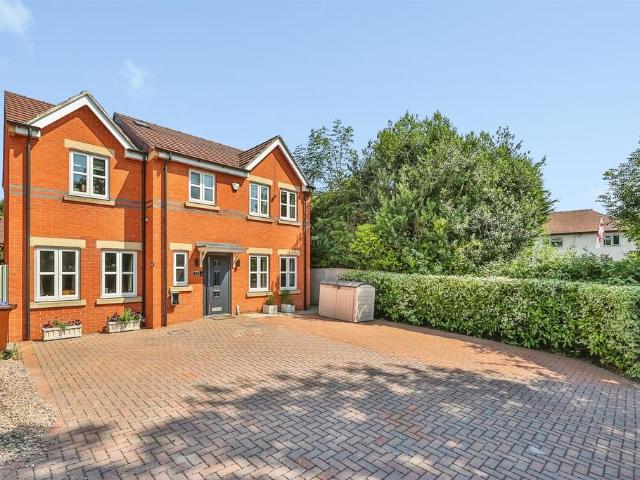House for sale in Caldermill, East Midlands