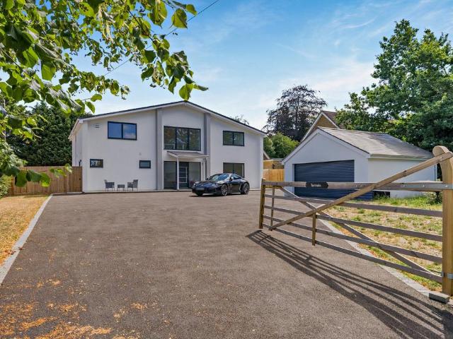 House for sale in Hillview, Surrey