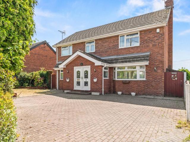 House for sale in Elton