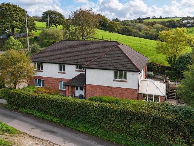 House for sale in Launcells, Bush