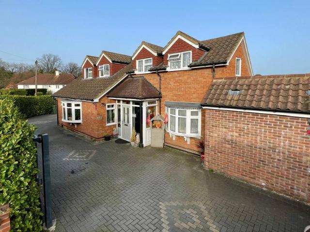 House for sale in The Crescent, Farnborough