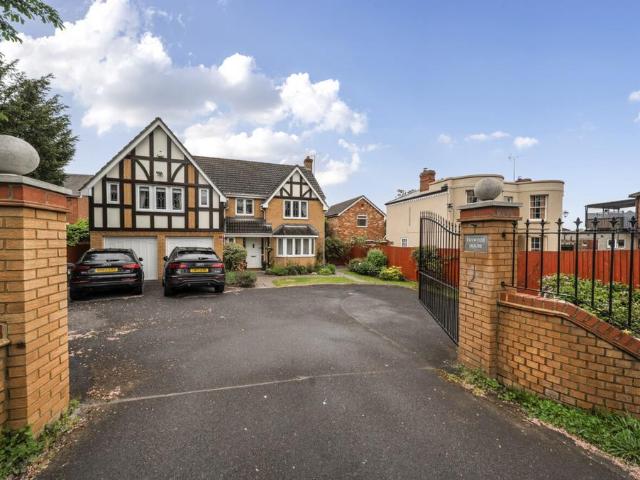 House for sale in Shinfield, Spencers Wood