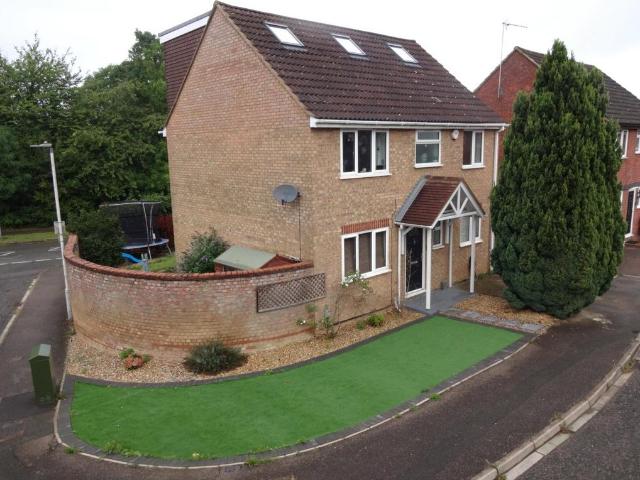 House for sale in Round Green, Luton