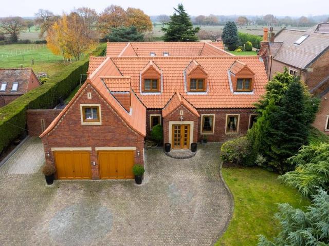 House for sale in Hatfield Woodhouse, South Yorkshire