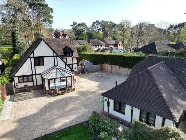 House for sale in Heatherside, Heol-las
