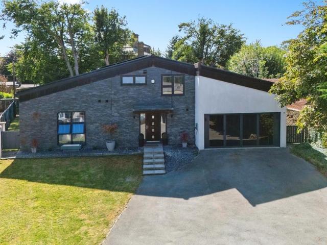 House for sale in Tingley, West Yorkshire