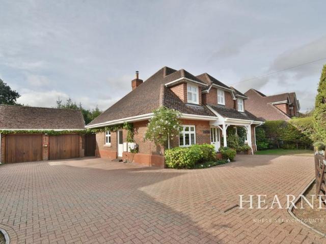 House for sale in Tricketts Cross, Ferndown