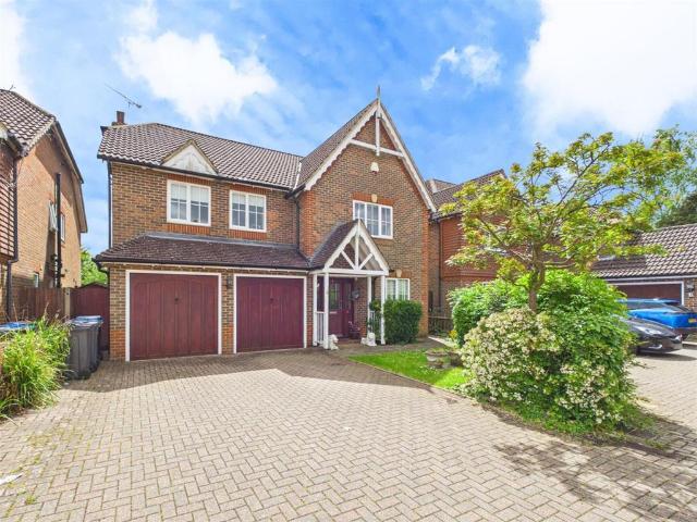 House for sale in London Borough of Croydon, Sanderstead