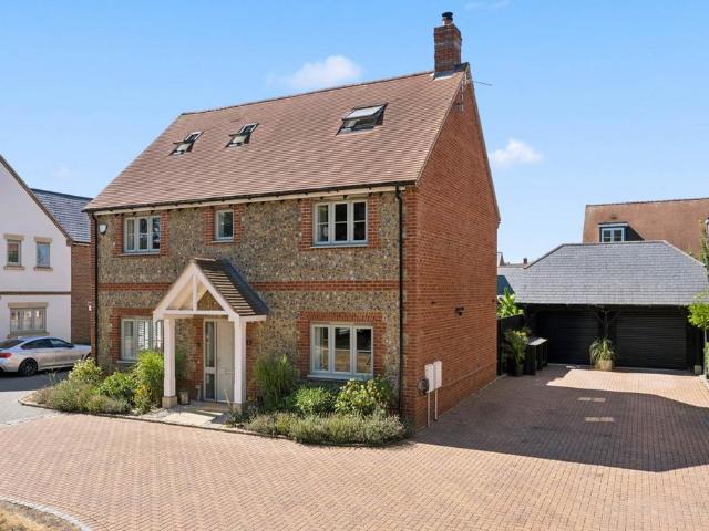 House for sale in Aston Clinton, Buckinghamshire