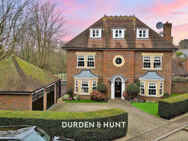 House for sale in Woodford Bridge, Greater London