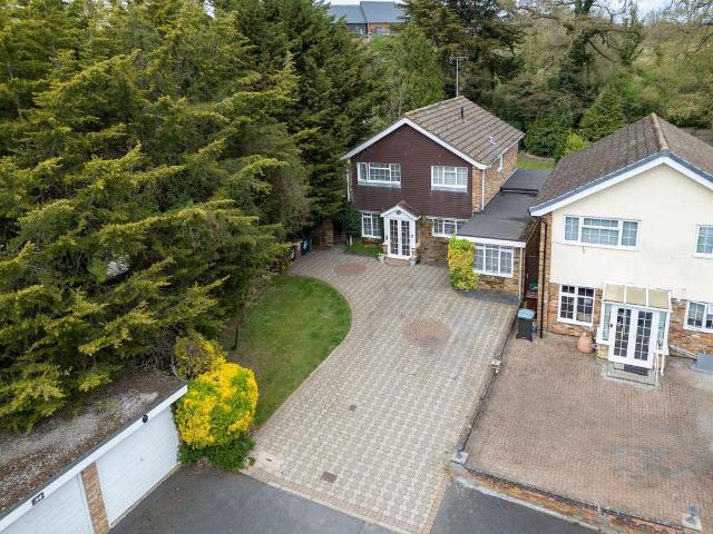 House for sale in Watford Rural, Batchworth