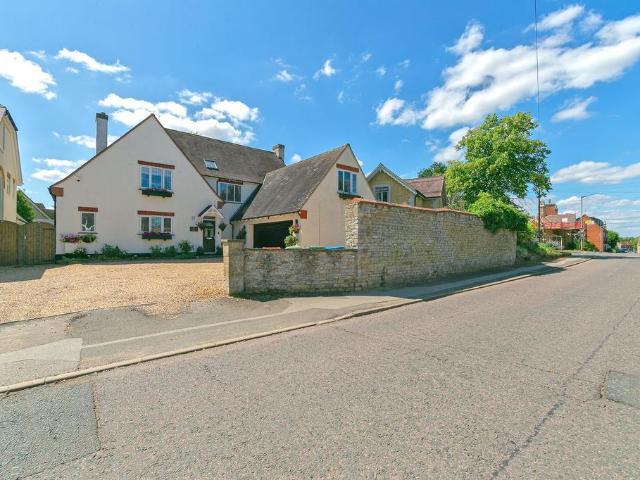 House for sale in Calverton End, Milton Keynes