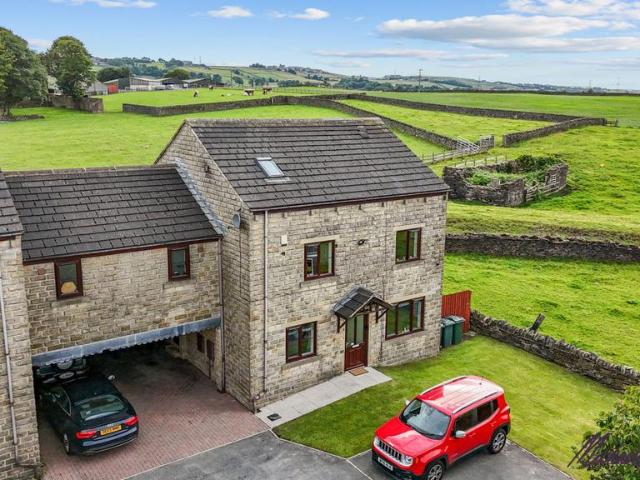 House for sale in Queensbury, West Yorkshire