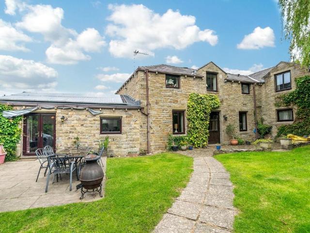 House for sale in Highburton, West Yorkshire