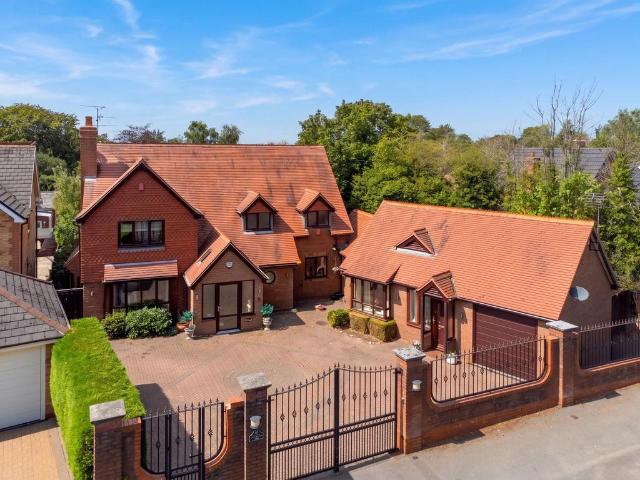 House for sale in Berry Hill, Potters Corner