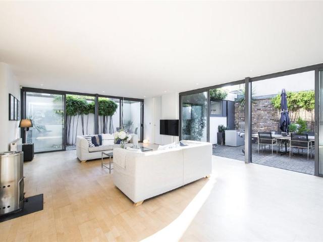 House for sale in Highbury, Greater London