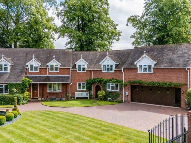 House for sale in Broomhill, Chadsmoor