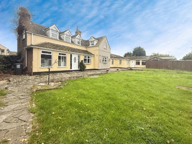 House for sale in Holton le Clay, Belleau